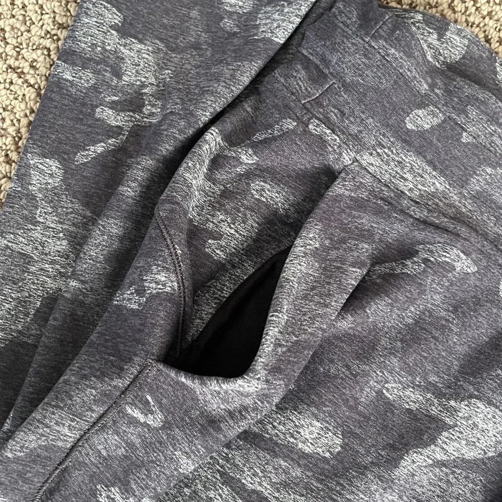 Lululemon camo joggers - Picture 5 of 7